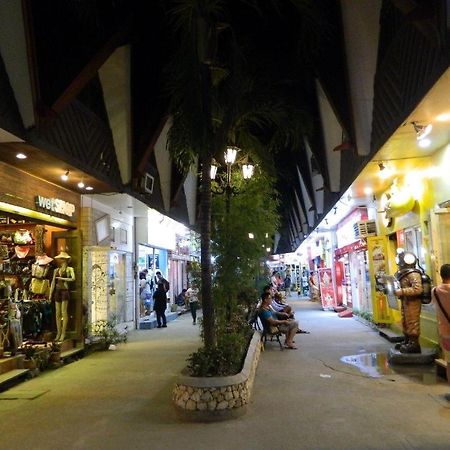 Fat Jimmy'S Hotel Boracay Balabag  Exterior photo